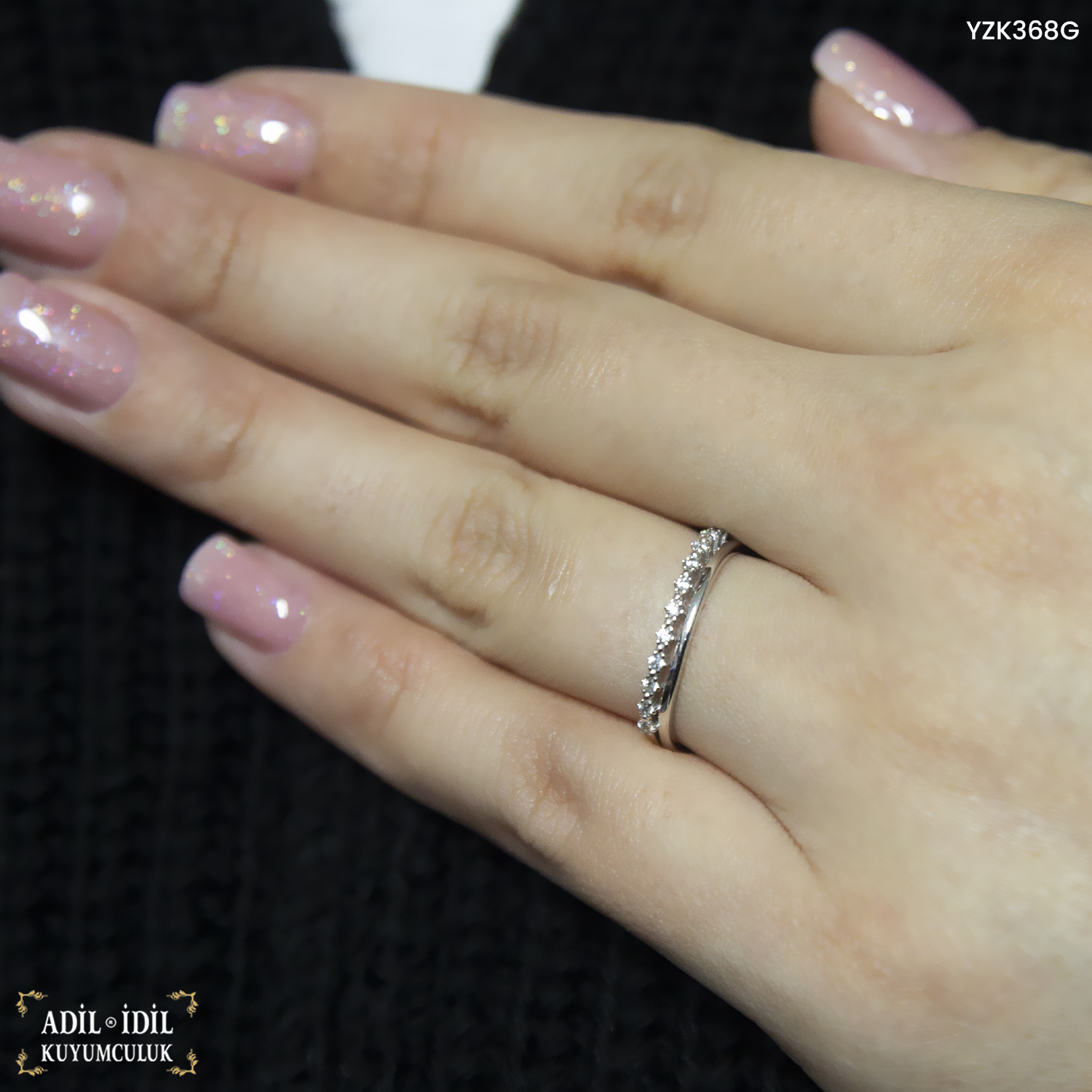 Yarım Tur Taşlı Yüzük