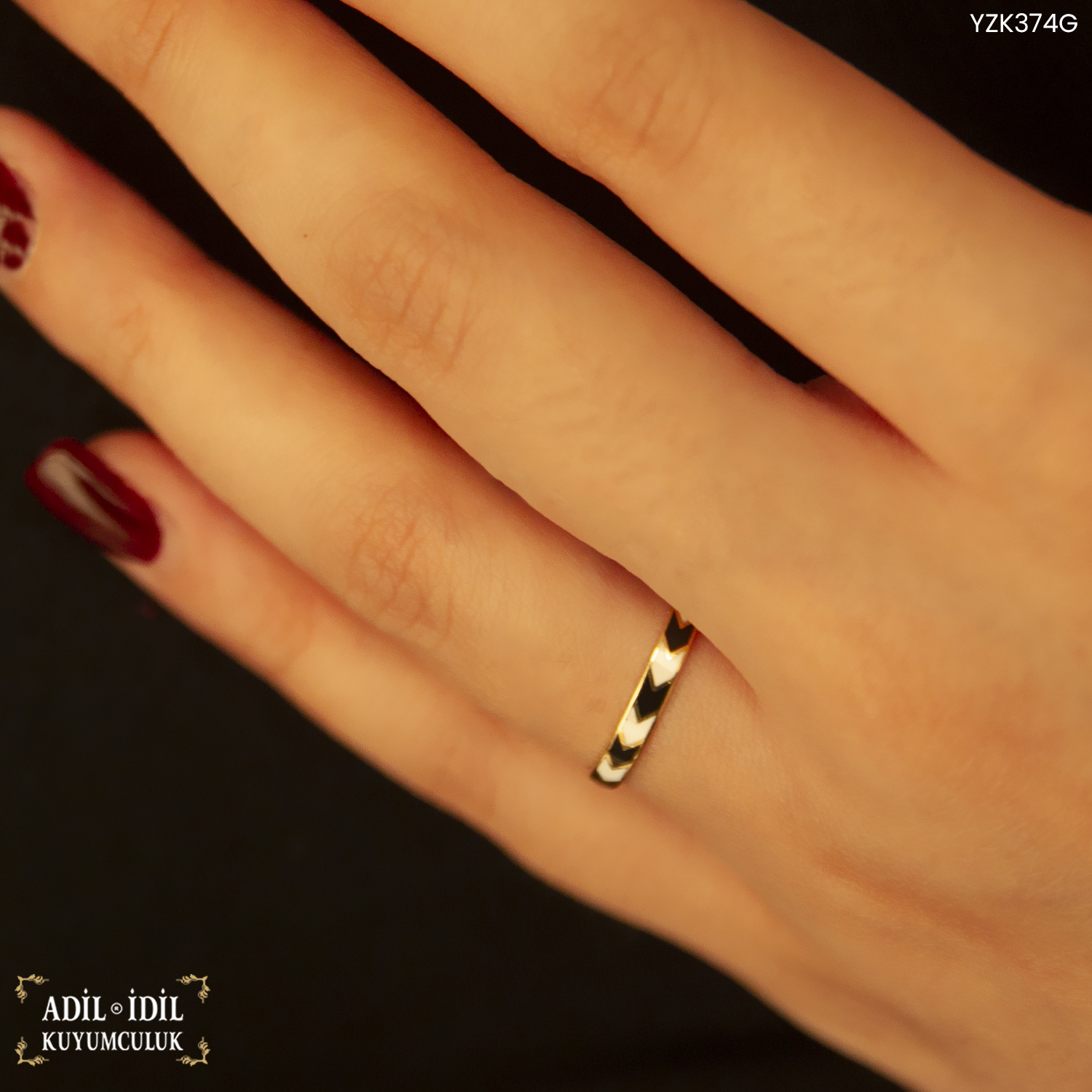 Siyah Beyaz Mineli Yüzük