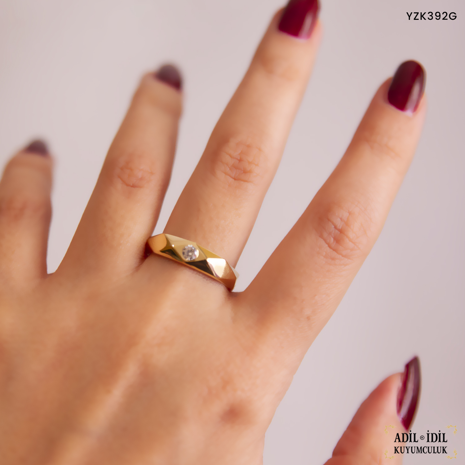Geometrik Desenli Tektaş Yüzük”