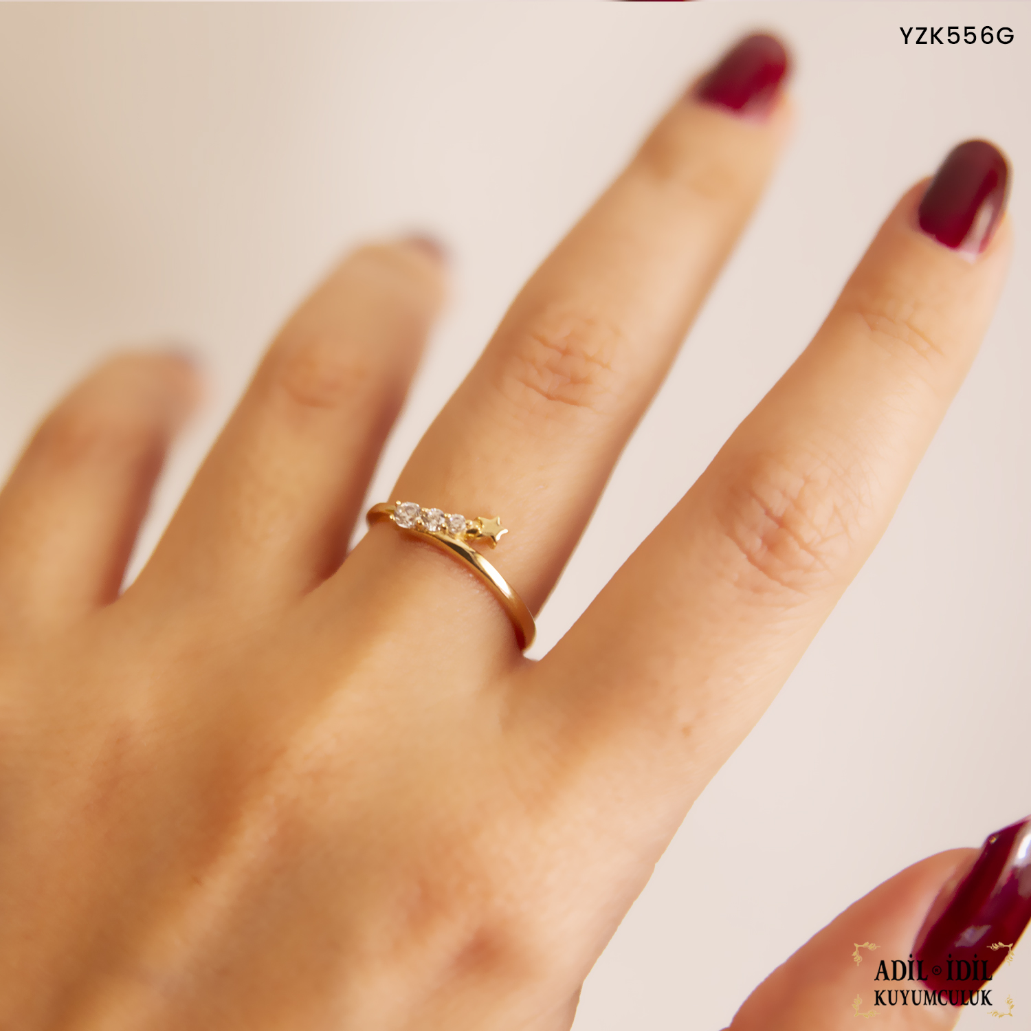 Yıldız Detaylı Taşlı Yüzük