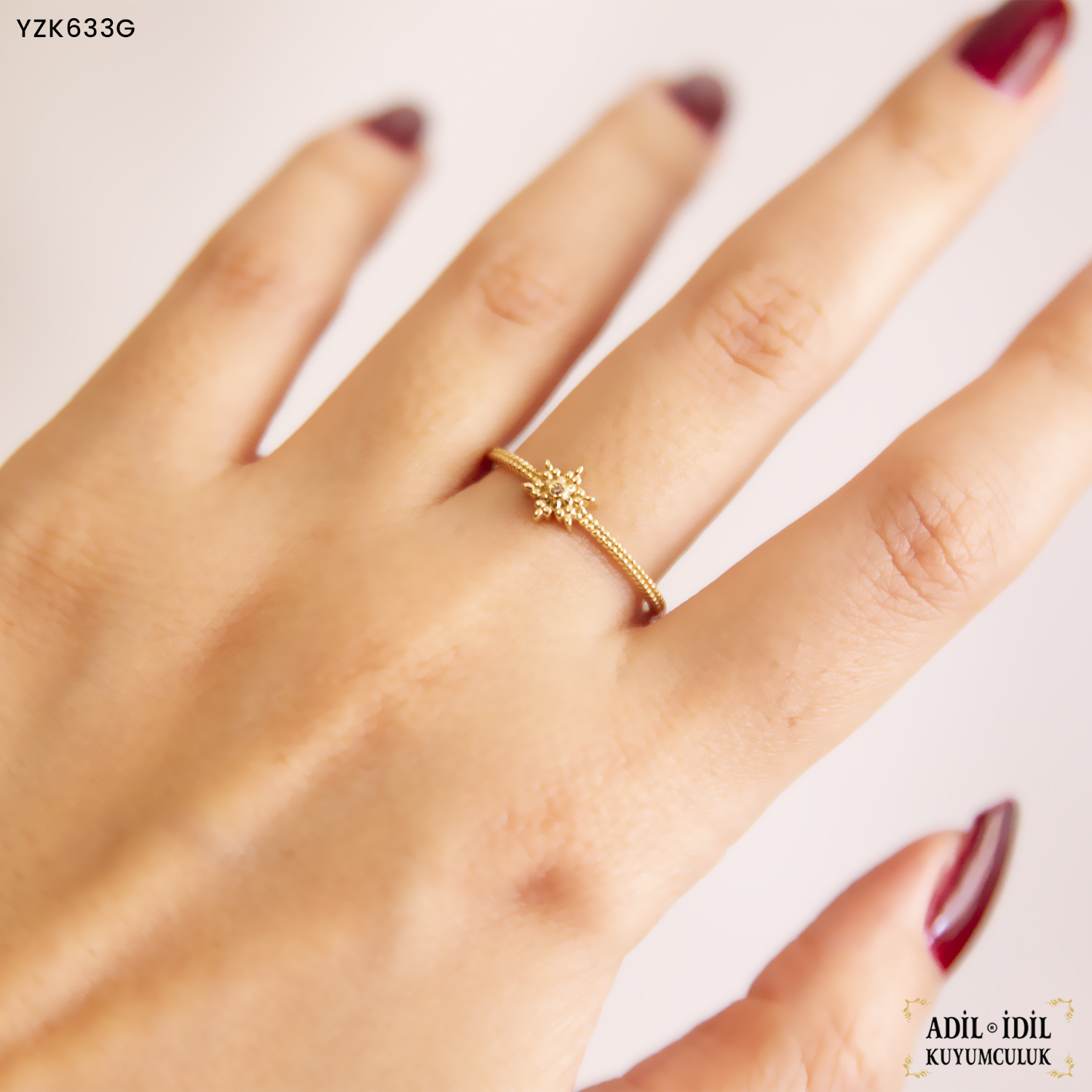 Kristal Detaylı Altın Yüzük