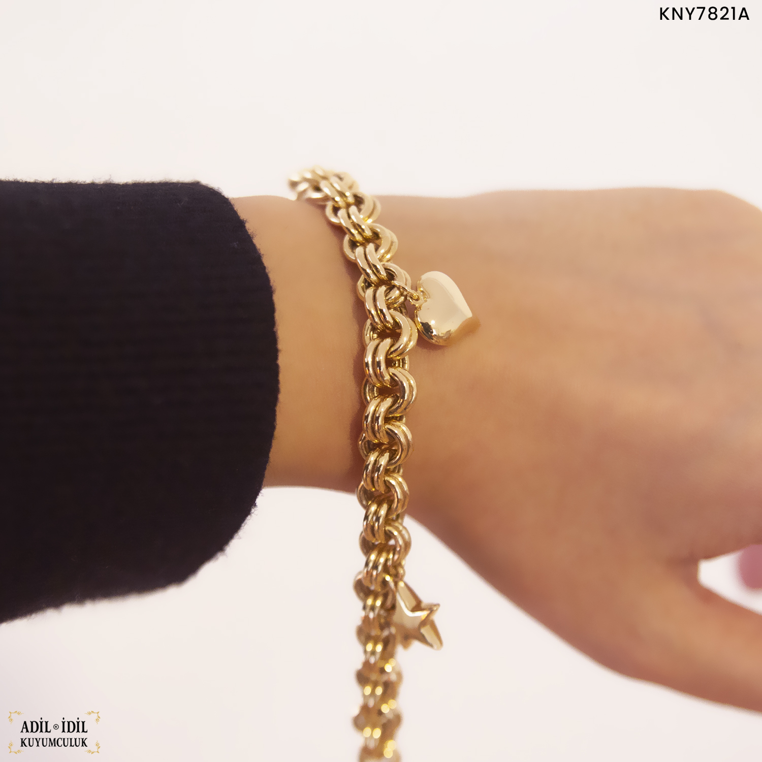 Yıldız ve Kalp Detaylı Altın Bileklik