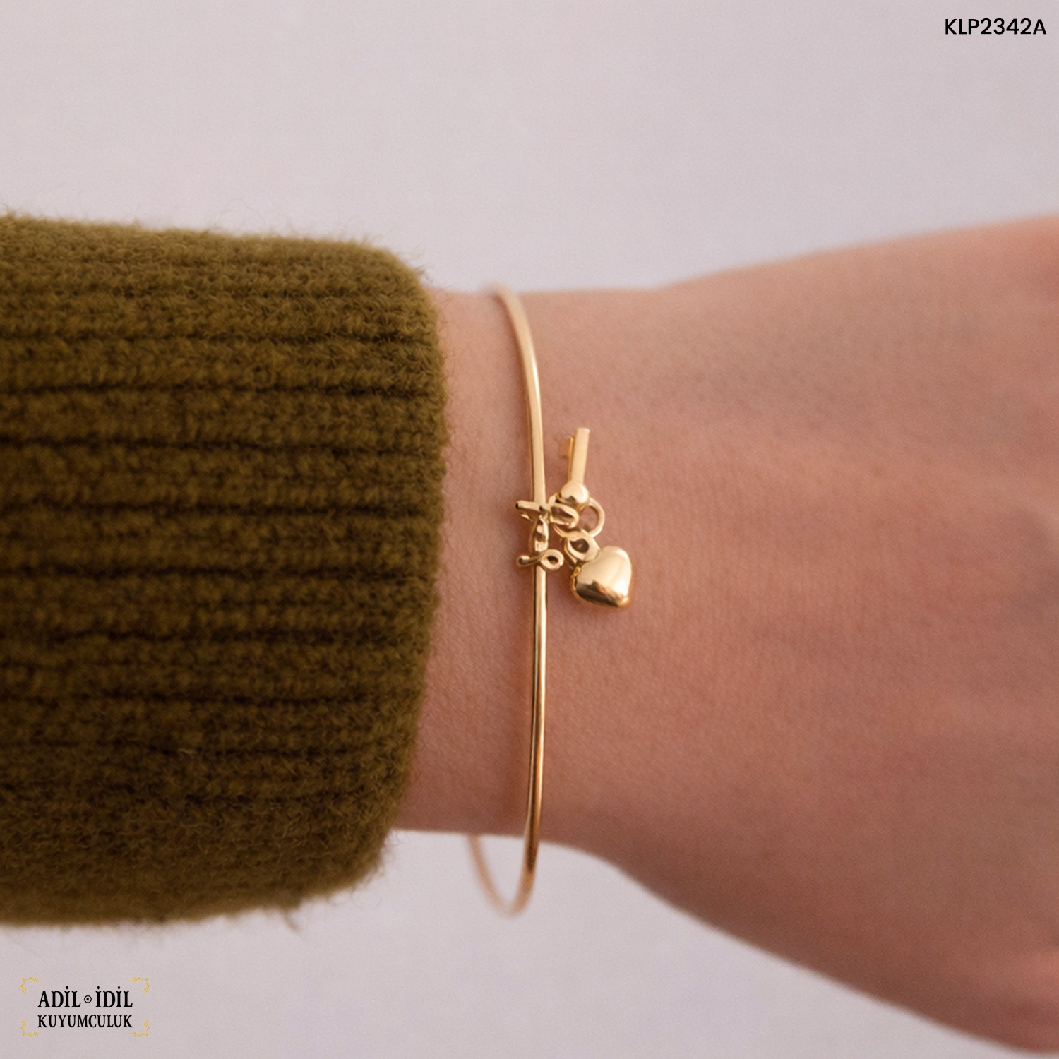 Kalp ve Anahtar Charmlı Minimal Kelepçe