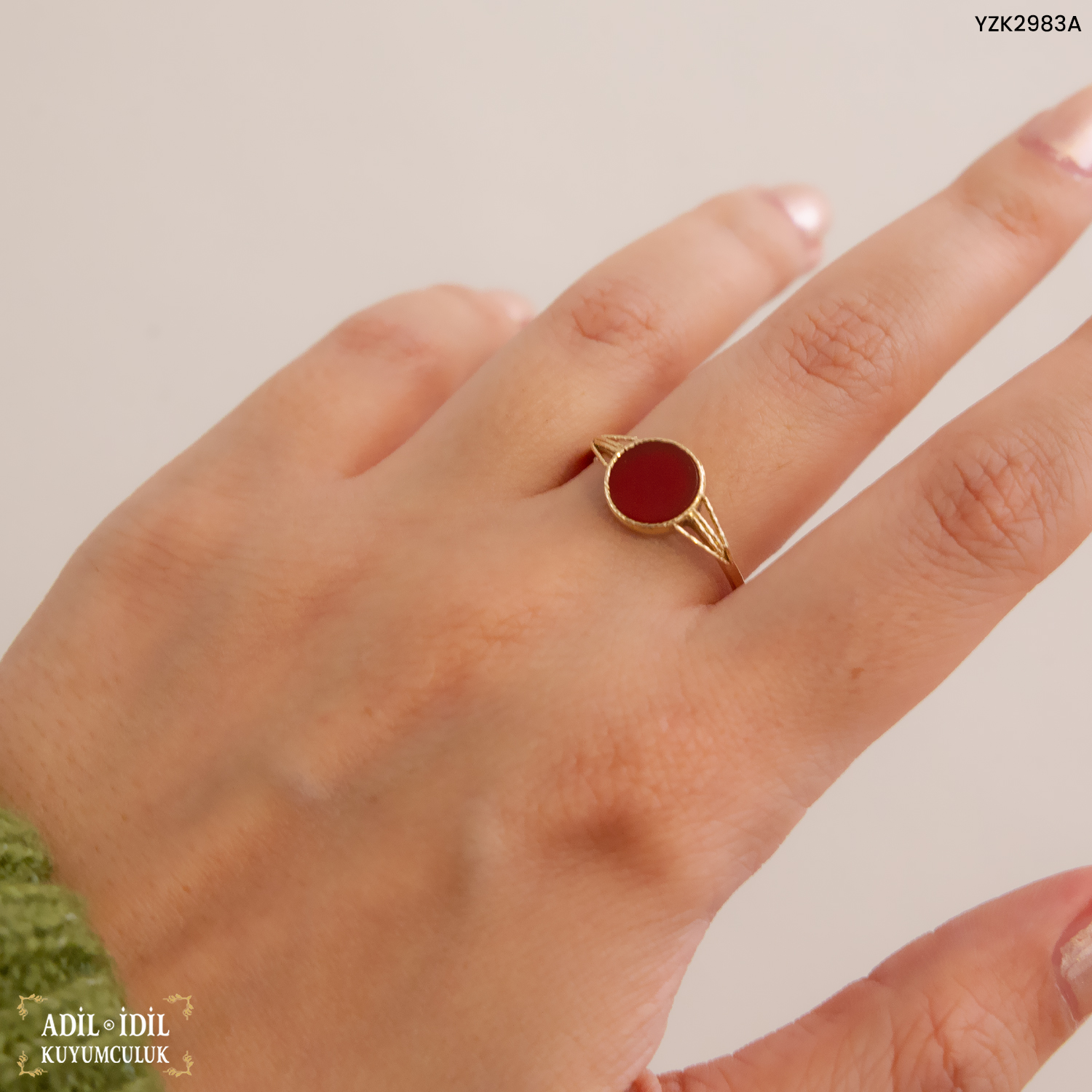 Kırmızı Taş Yuvarlak Yüzük