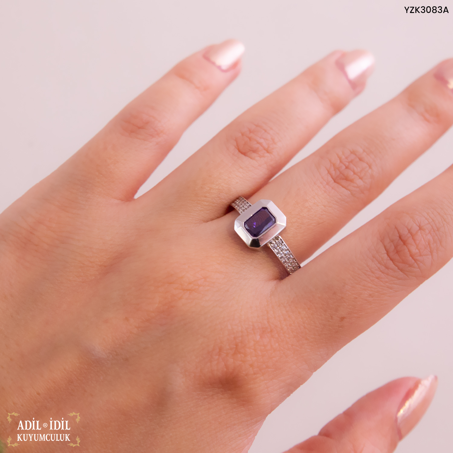 Beyaz Altın Taşlı Yüzük