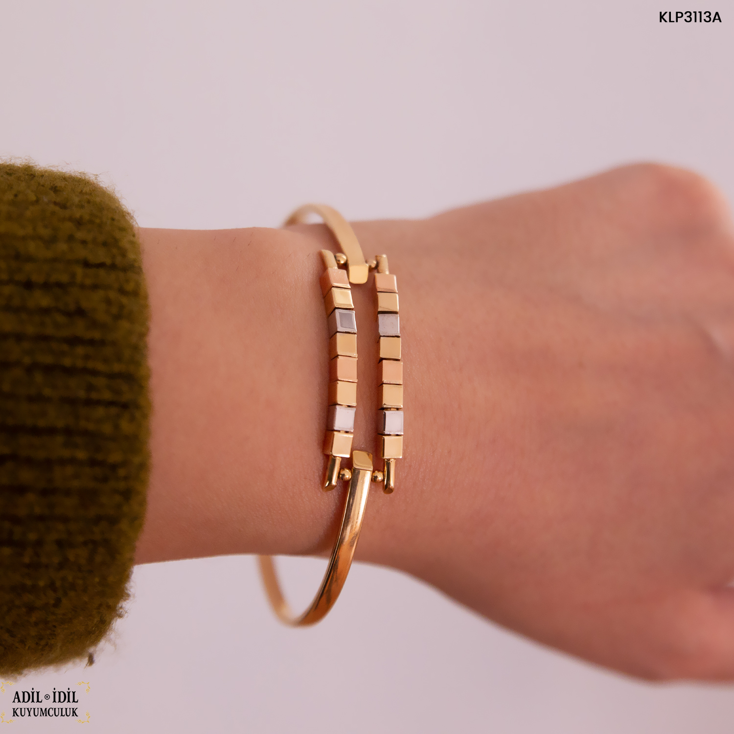 Üç Renk Küp Detaylı Kelepçe